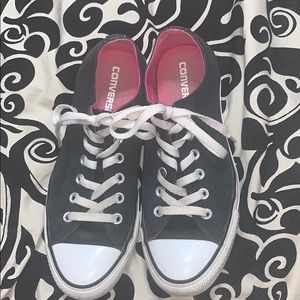 Women’s Converse size 9